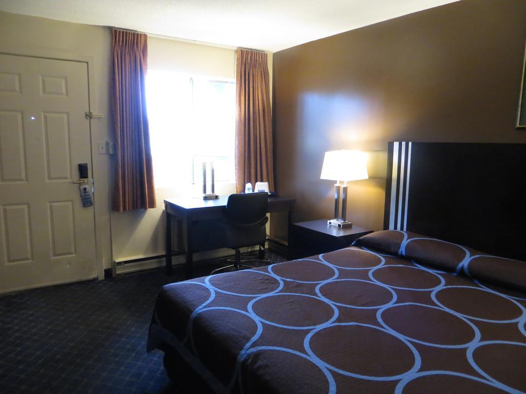 Ba Hotel Red Deer Exterior foto